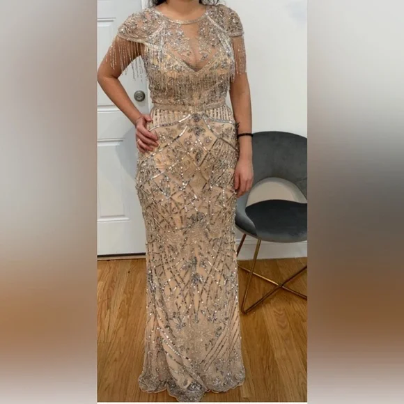 NWT Mac Duggal EMBELlISHED GOWN